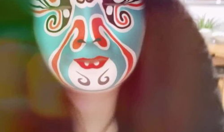 小姐姐变脸英文版,From Sweet to Sassy: A Journey Through the English Version of 'The Little Sister's Transformation'